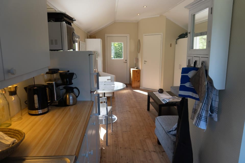 Coffee/tea facilities, Kitchen or kitchenette, Living room