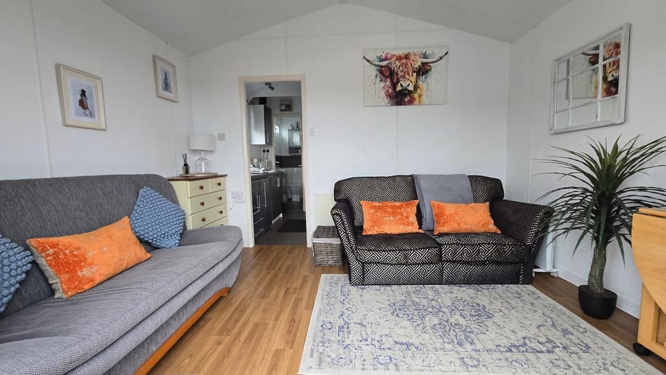 Welsh Bayview Retreat 2-Bed Lodge at Clarach Bay Holiday Village Apartment in Tirymynach