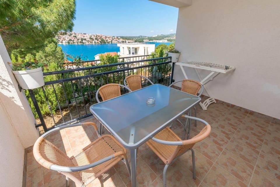 Day, View (from property/room), Balcony/Terrace, Seating area, Sea view