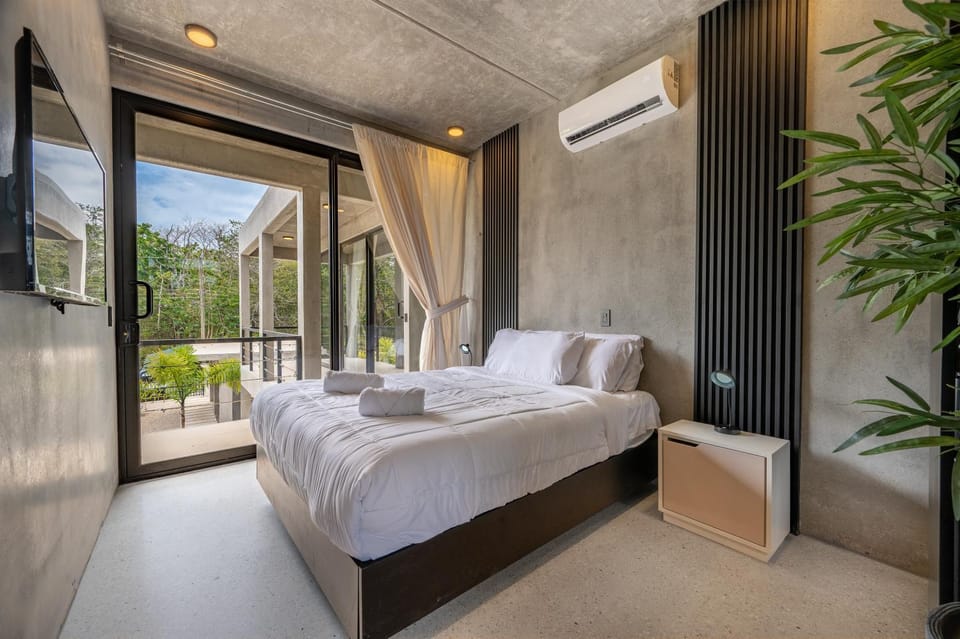 Bed, Photo of the whole room, Bedroom, air conditioner