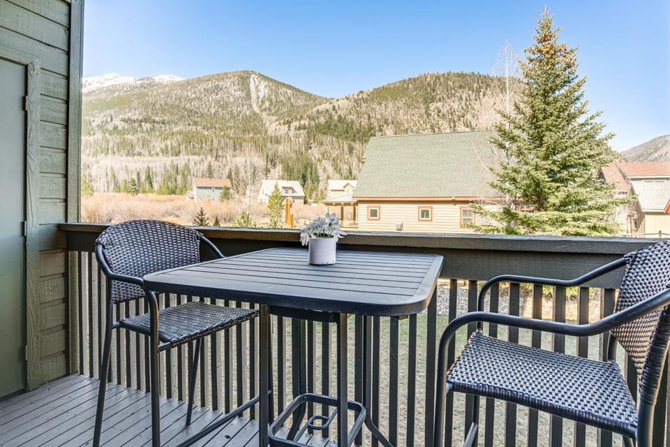 1/2 Mi to Dtwn Frisco: Mtn-View Condo w/ Pool! House in Frisco