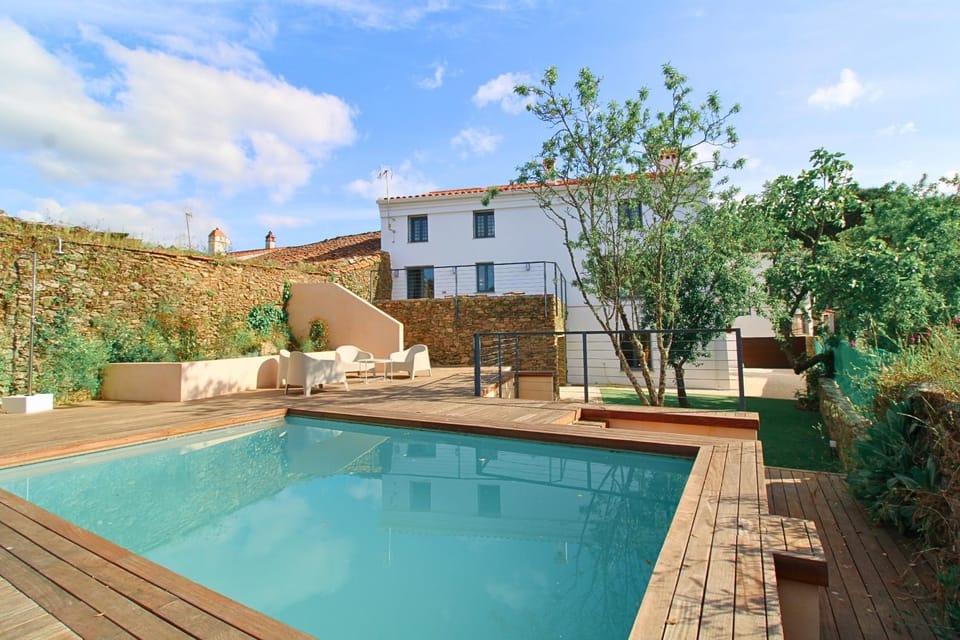 Property building, Day, Garden, Garden view, Pool view, Swimming pool