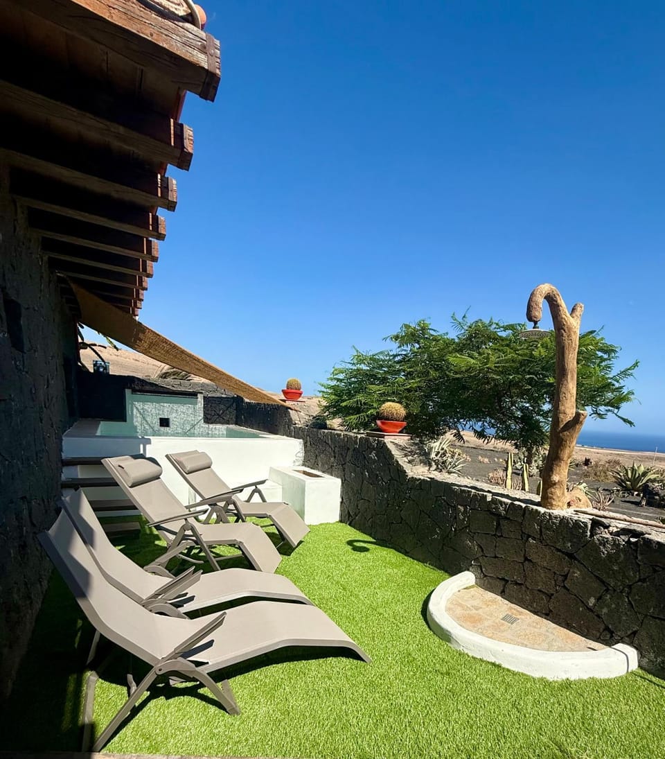 Off site, Garden