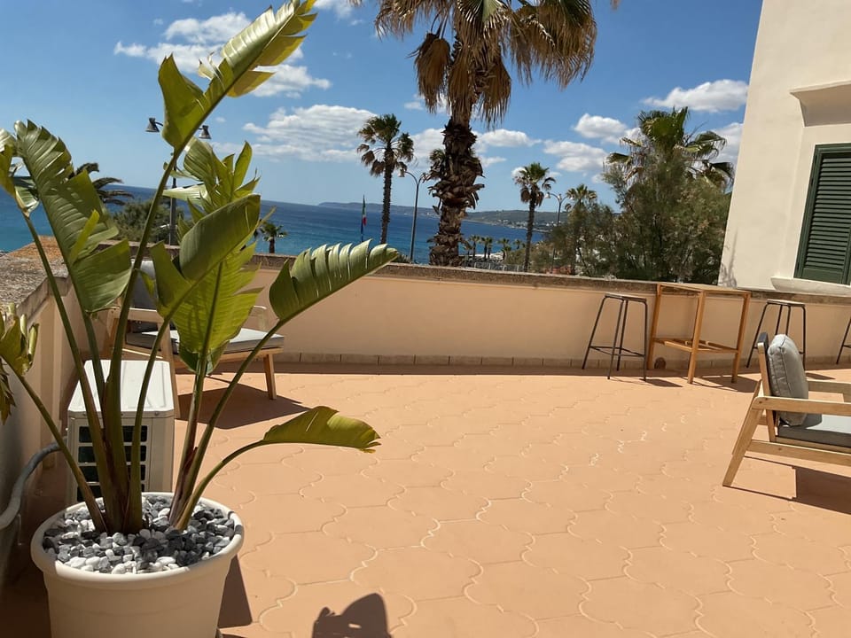 View (from property/room), Balcony/Terrace, Sea view