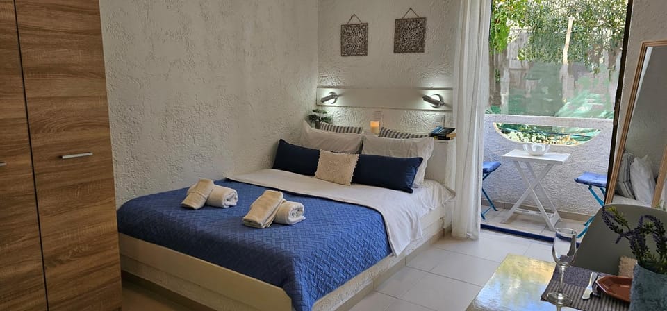 Shower, Bed, Bathroom