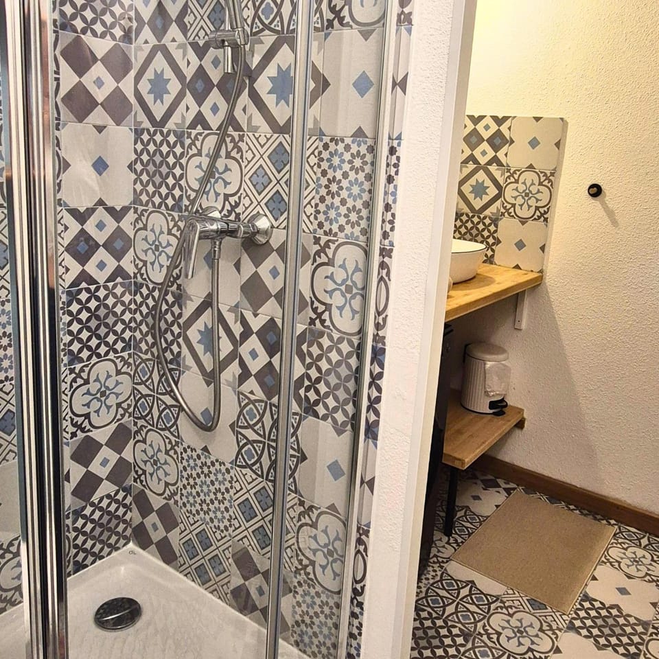 Shower, Bathroom
