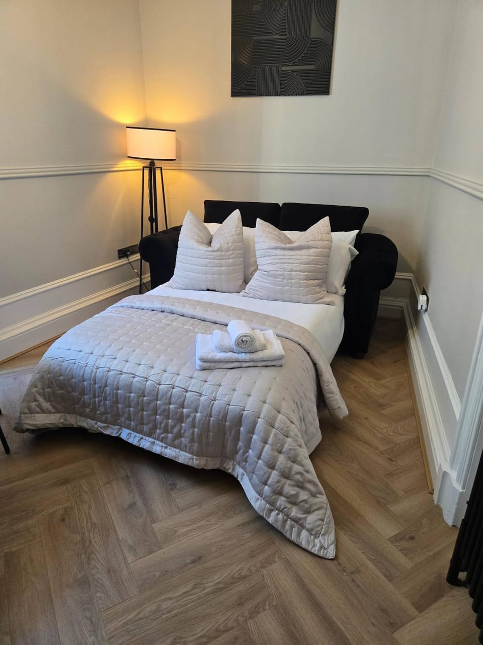 Bed, Kitchen or kitchenette, Dining area