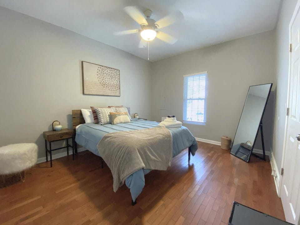 Orange Crush Cottage- Downtown Beaches & Dining House in Wilmington