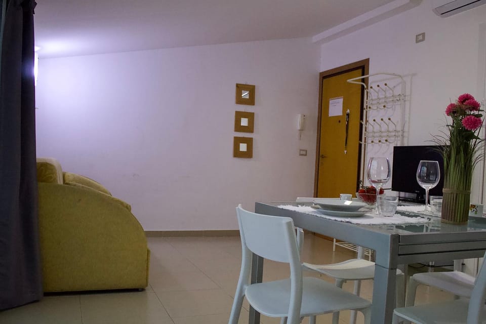 Kitchen or kitchenette, Living room, Dining area, air conditioner