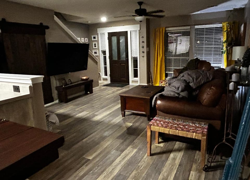 Night, Living room, Internal: Not applicable to any particular room