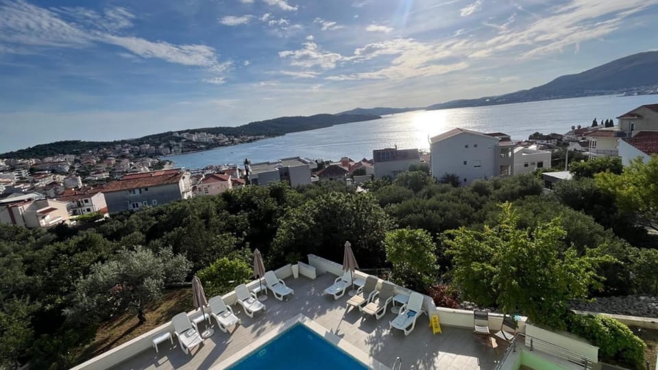 Sea view, Swimming pool