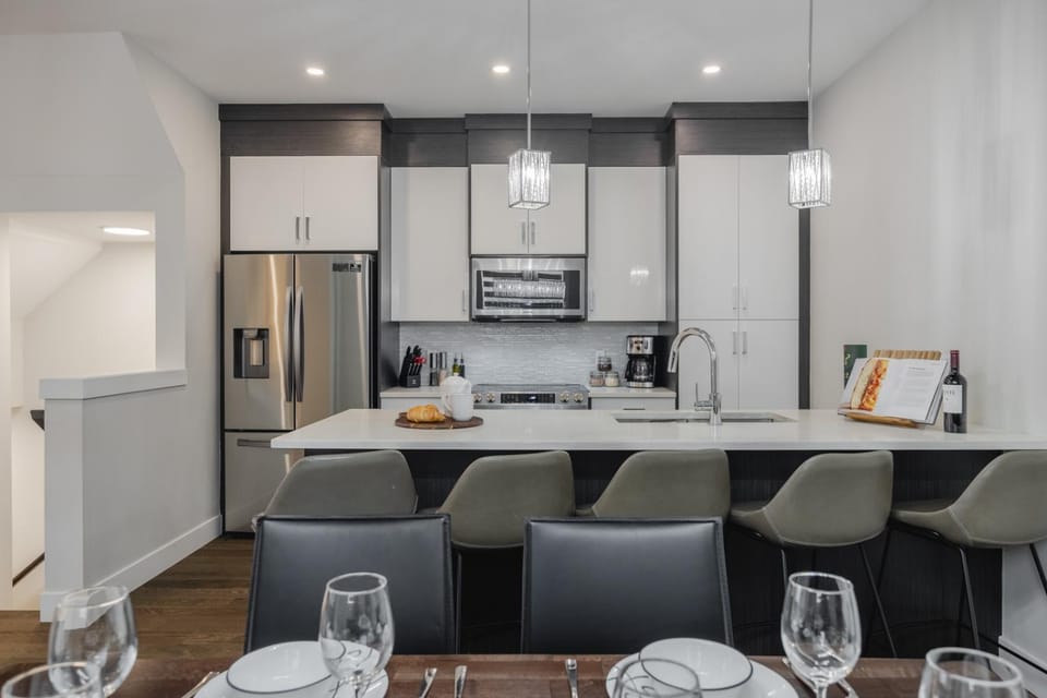 Coffee/tea facilities, Kitchen or kitchenette, Seating area, Dining area, oven