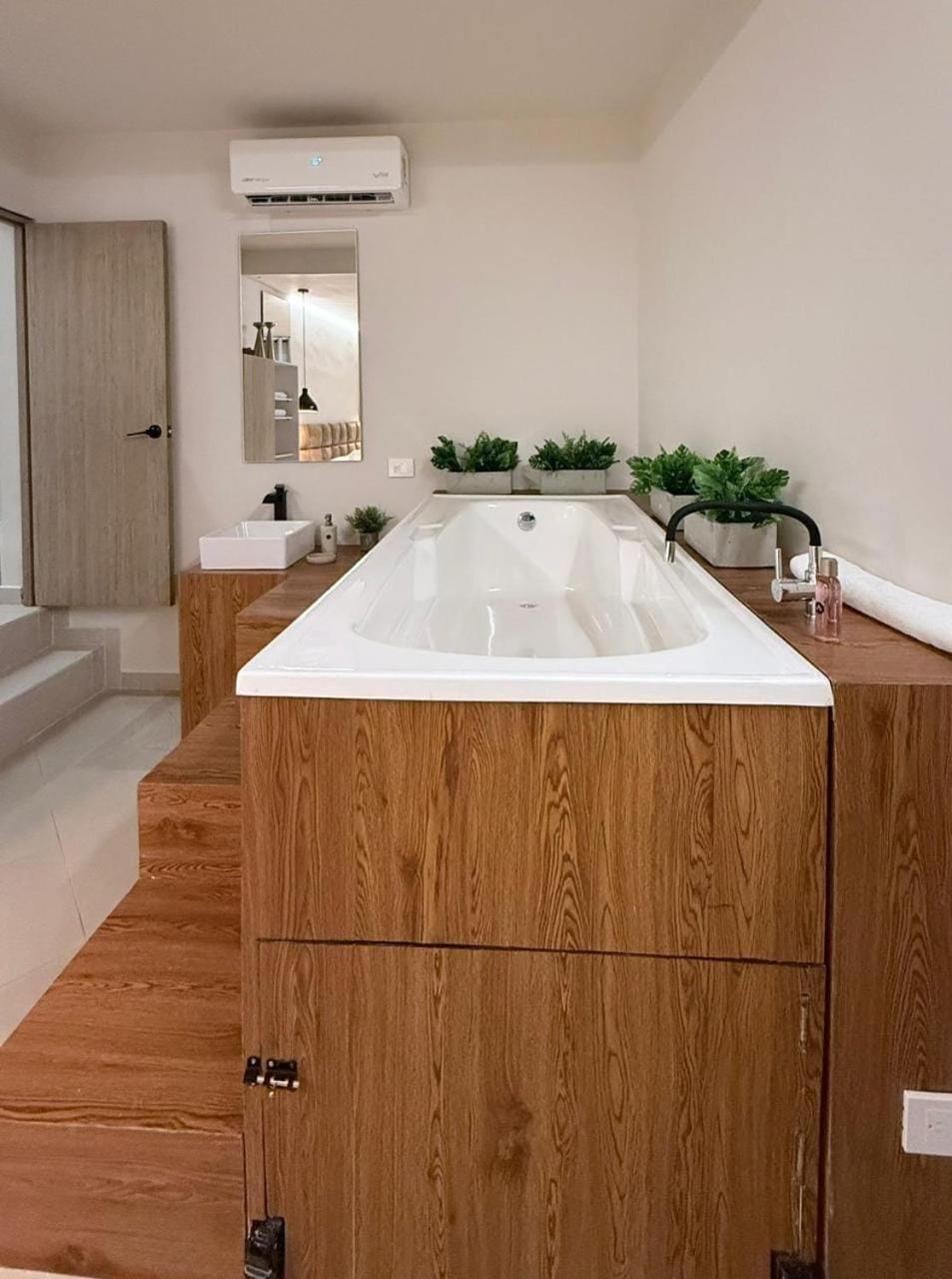 Bath, air conditioner