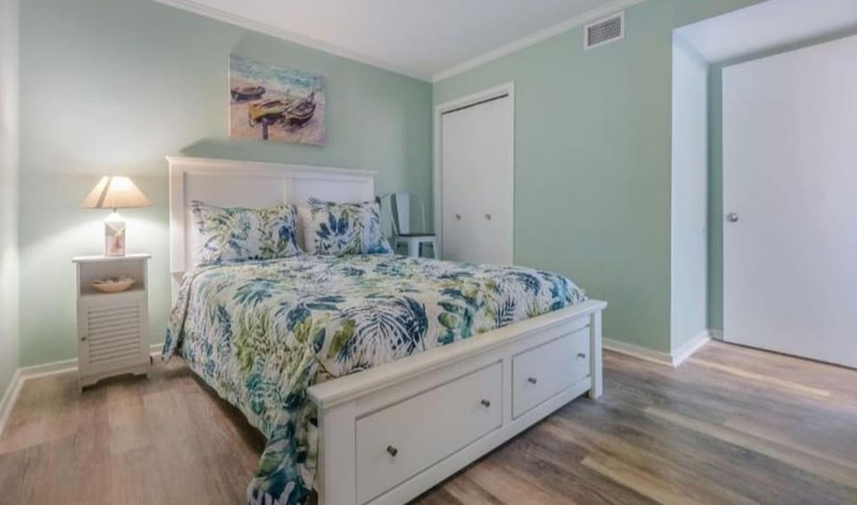 Sea The World- Private Access to Beach House in Carolina Beach