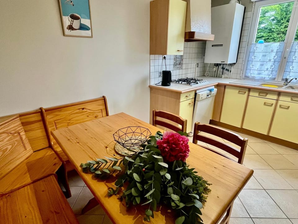 Dining area, kitchen