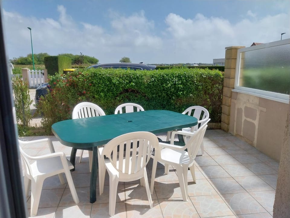 Patio, Dining area