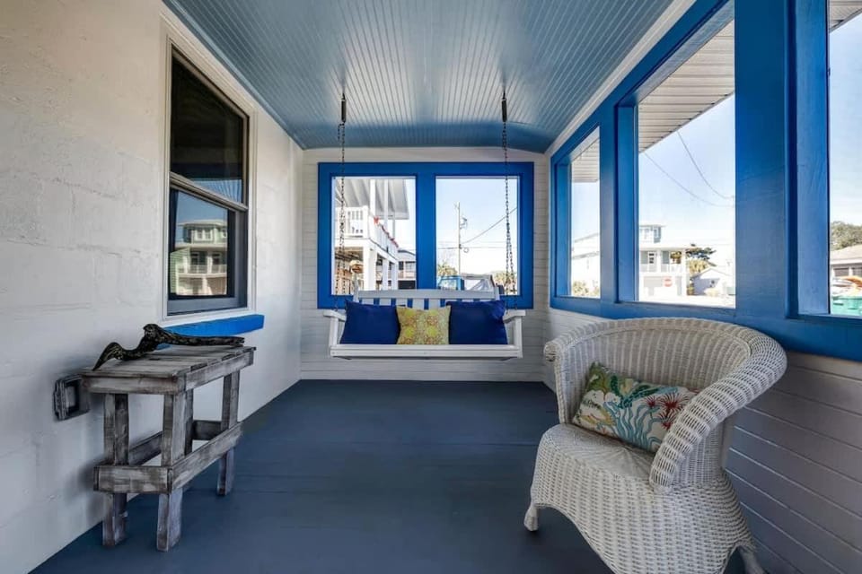 Turtle Time- Charming 3BR Getaway Near Kure Beach House in Kure Beach