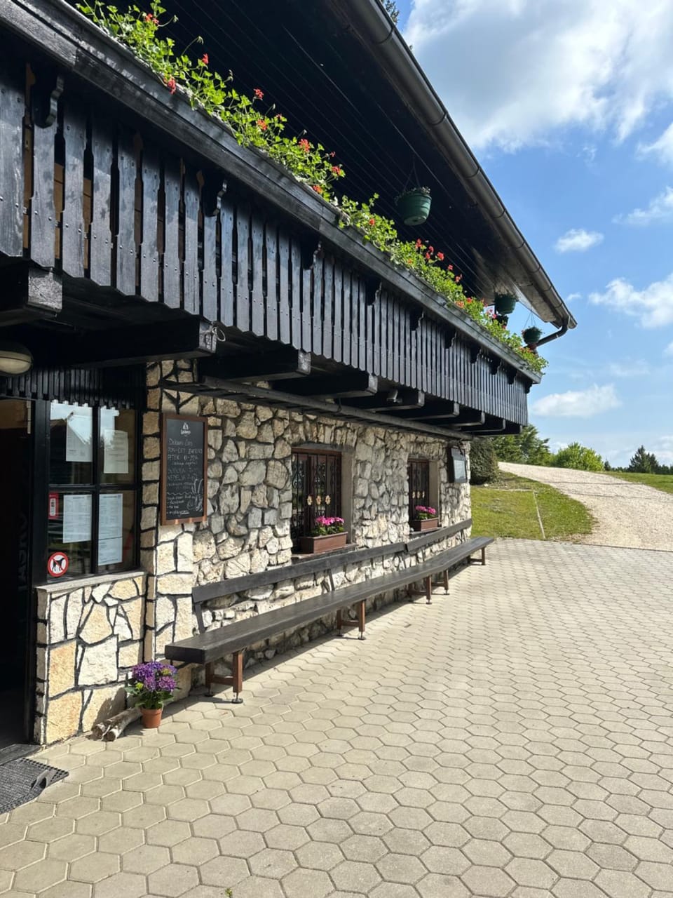 Planinska koča na Kopitniku Nature lodge in Slovenia