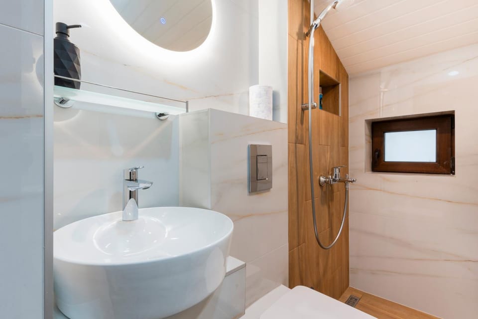 Urban Five #5 - Stylish One-bedroom apartments with Kitchen & Parking Apartment in Veliko Tarnovo