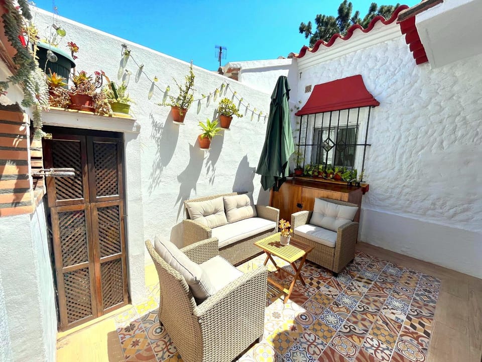 Patio, Day, Balcony/Terrace, Seating area
