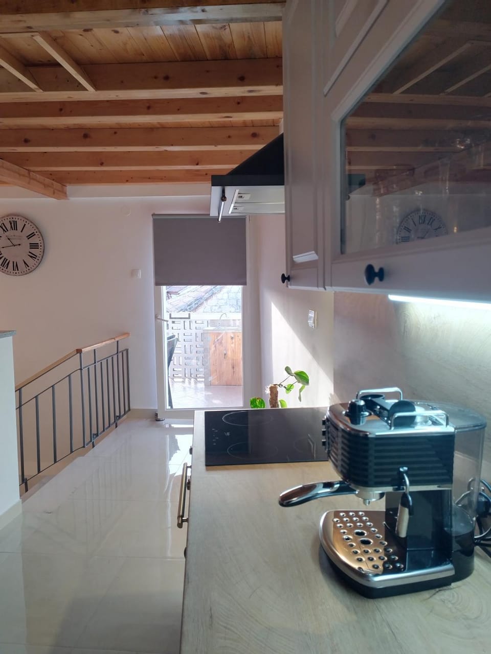 Kitchen or kitchenette, Dining area, minibar, toaster