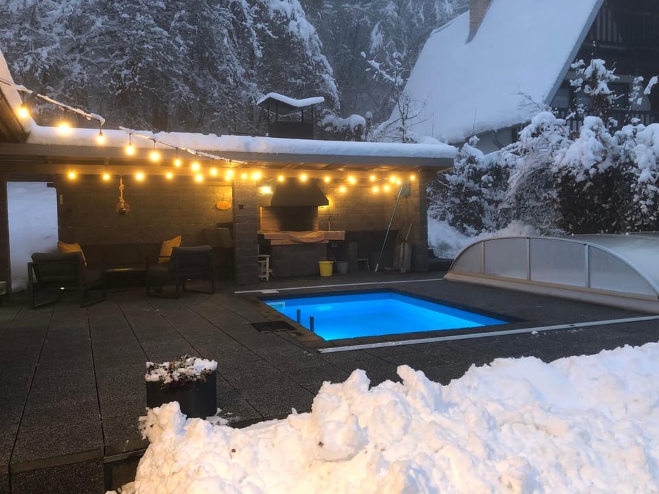 Swimming pool