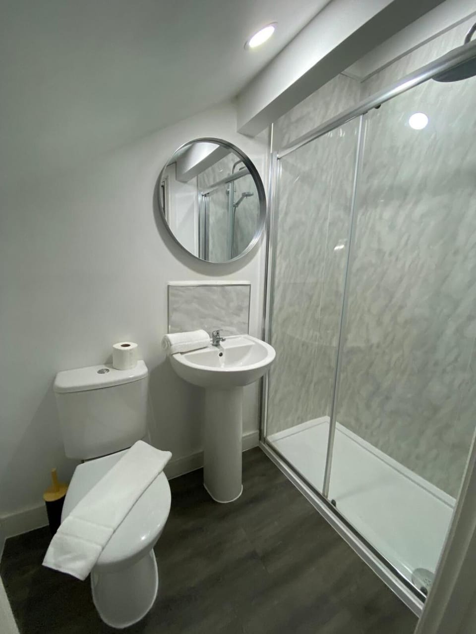 Convenient 4 Bed Coventry Centre House in Coventry