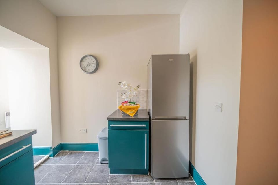 2 Bed Newly refurbished apartment, Free Parking, Pet Friendly Apartment in Gloucester