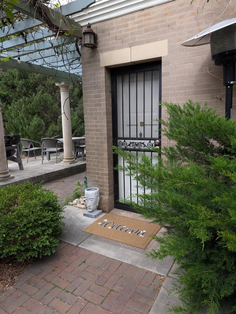 Facade/entrance