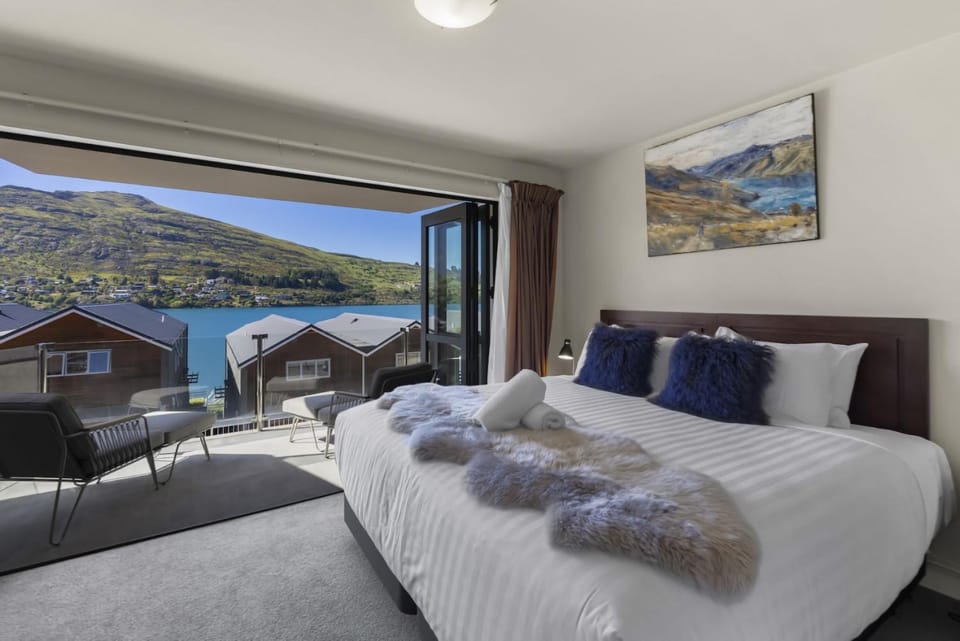 Alpine Village 23 - 2 bed with lake views Apartment in Queenstown