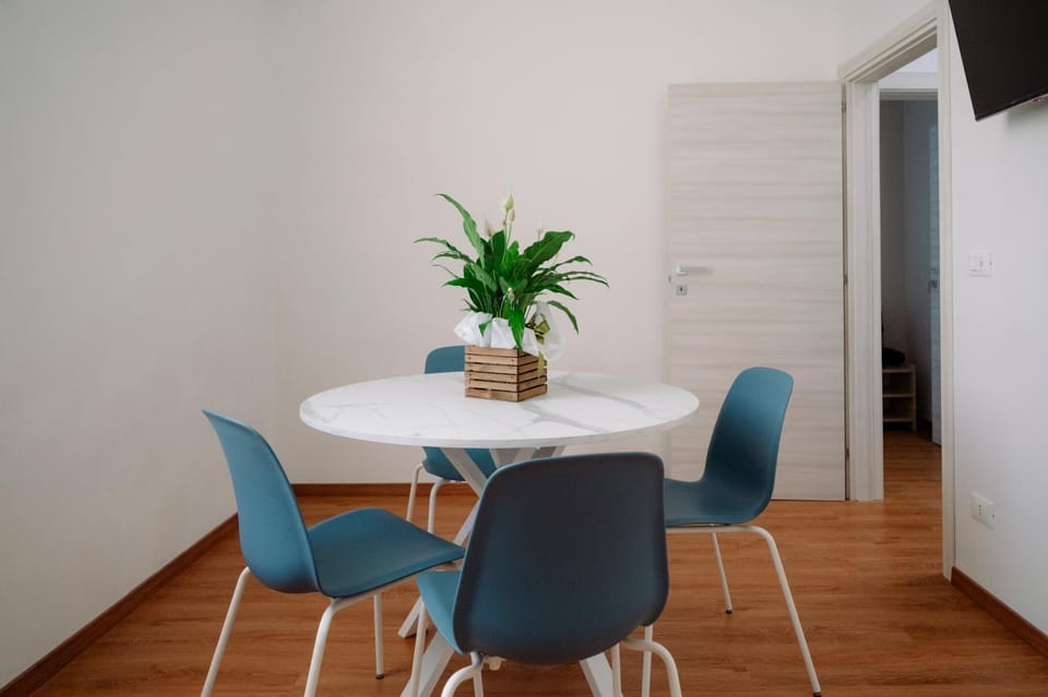Living room, Seating area, Seating area, Dining area, kitchen
