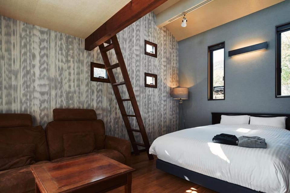 Photo of the whole room, Bedroom