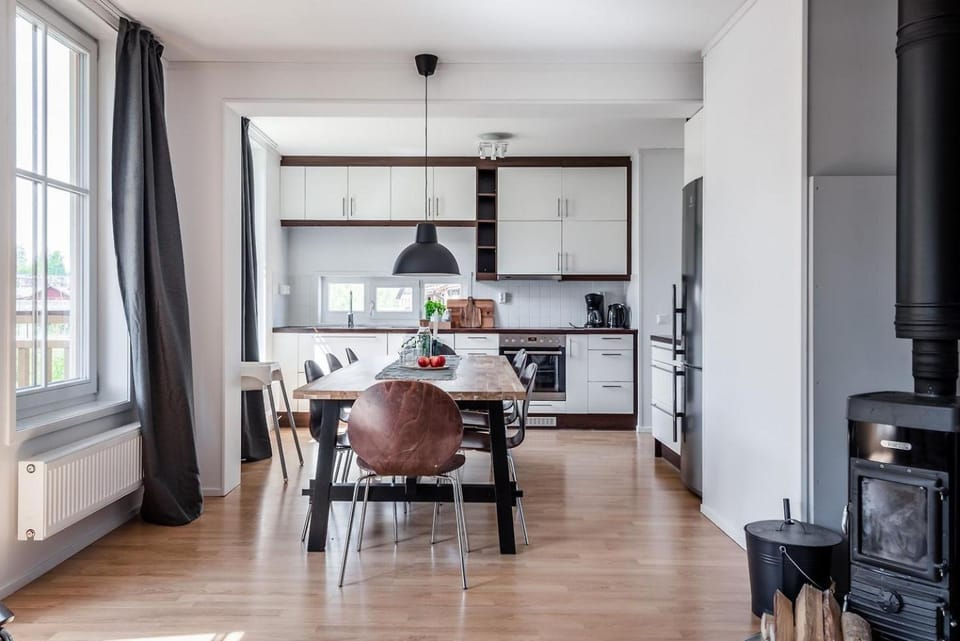 Kitchen or kitchenette, Dining area, fireplace