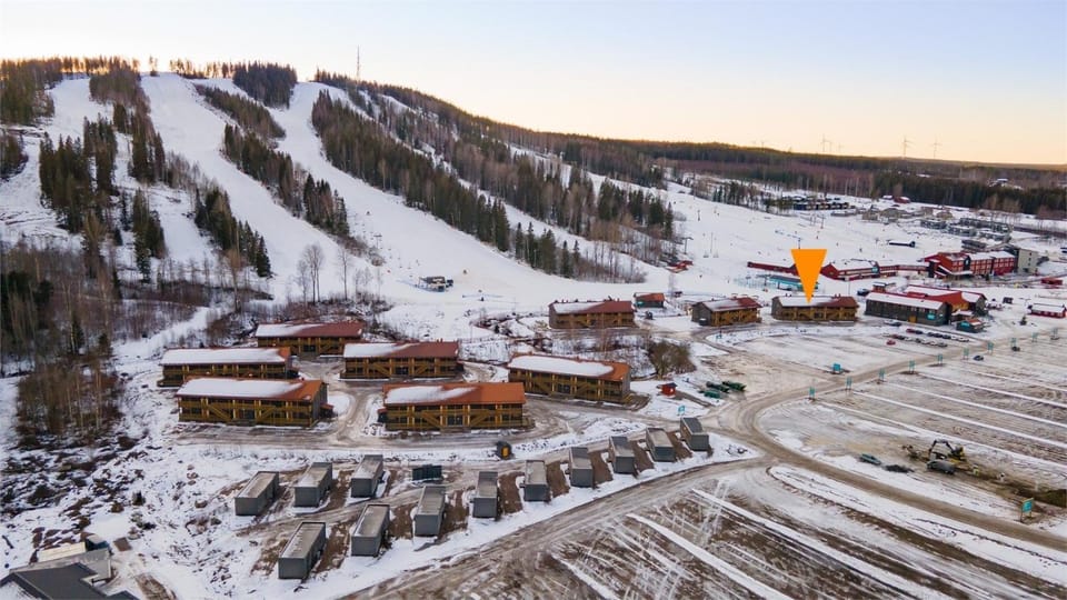 Nearby landmark, Day, Neighbourhood, Natural landscape, Bird's eye view, Winter, Mountain view