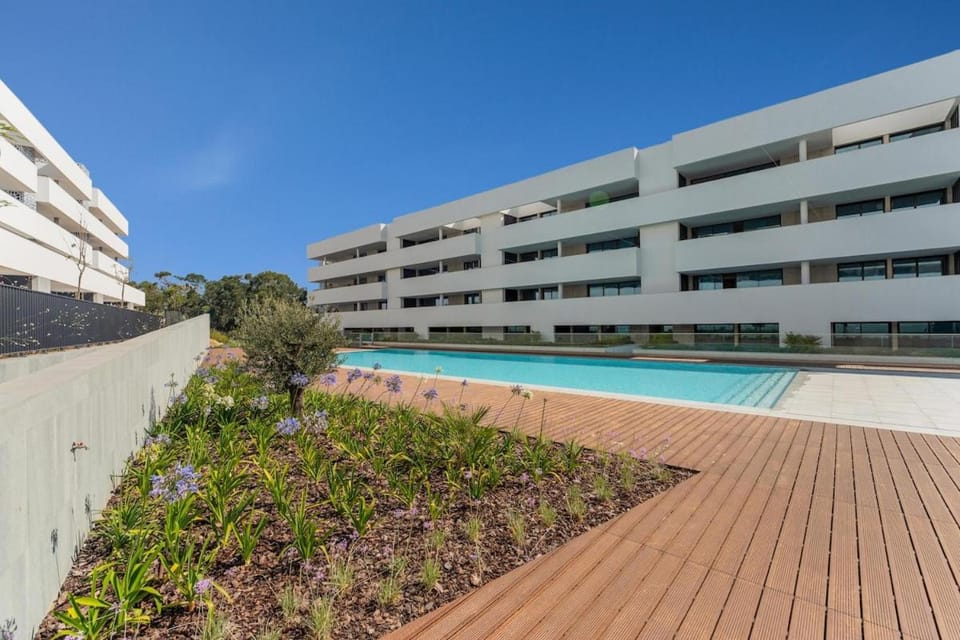 Luxury 3BR Sea Views, Pool, Sauna, Gym Apartment in Lagos