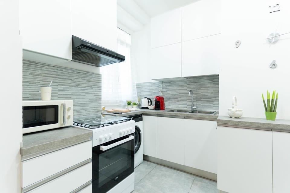 Coffee/tea facilities, Kitchen or kitchenette, oven, pet friendly, stove