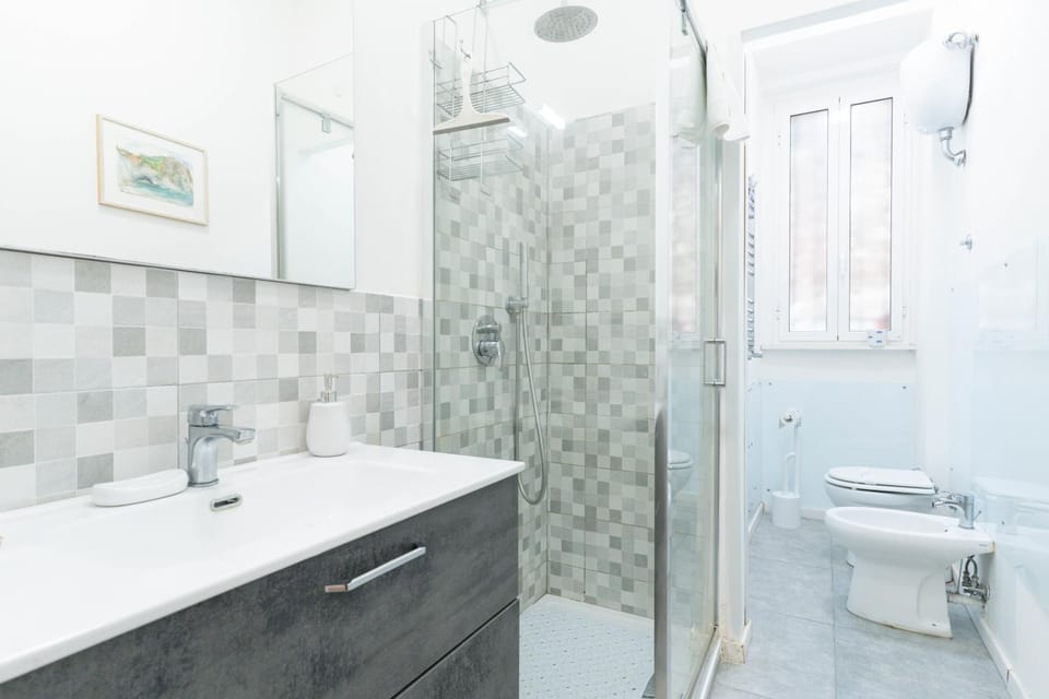 Shower, Toilet, Bathroom, bidet, towels