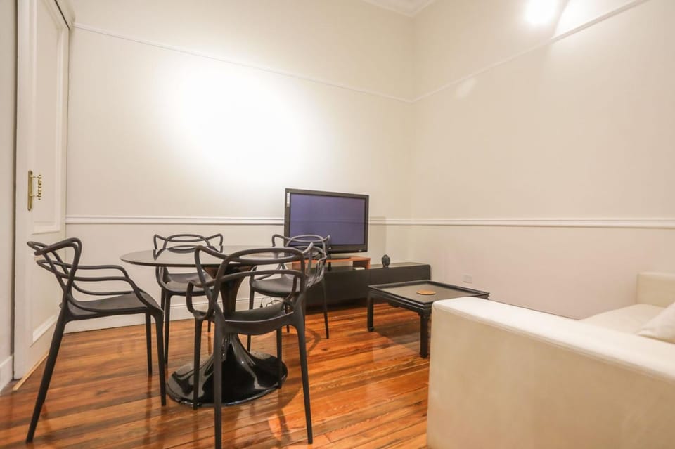 TV and multimedia, Seating area, Dining area