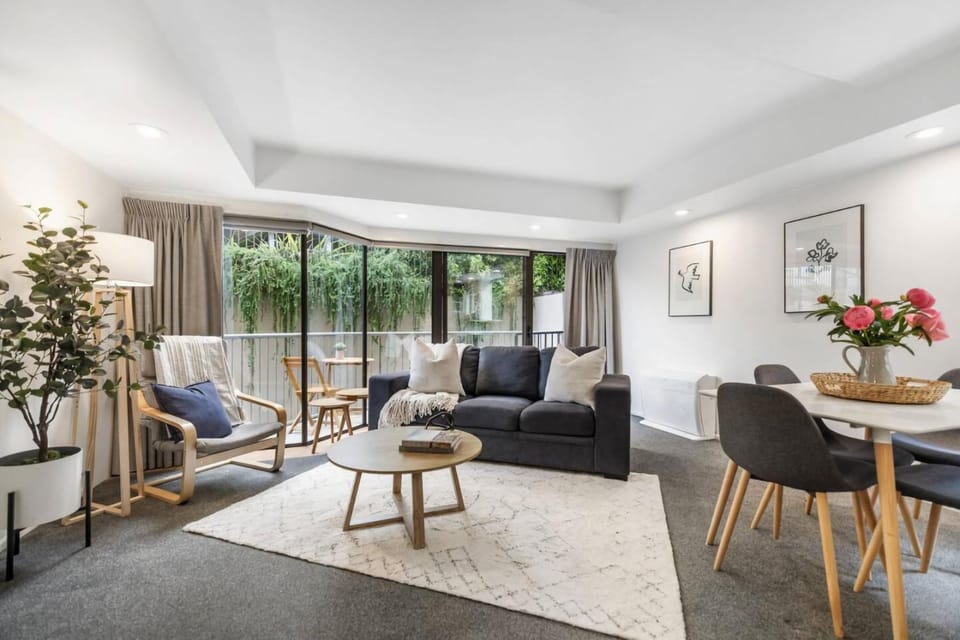 Serenity on the Esplanade - walk to town Apartment in Queenstown