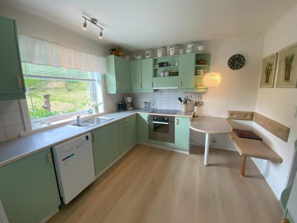 Charming Retreat with Stunning Views for 9 Guests House in Europe