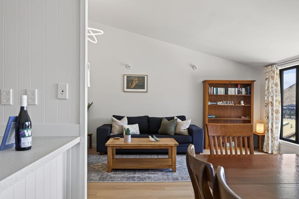 Magic on Malaghan with Lake Views Apartment in Queenstown