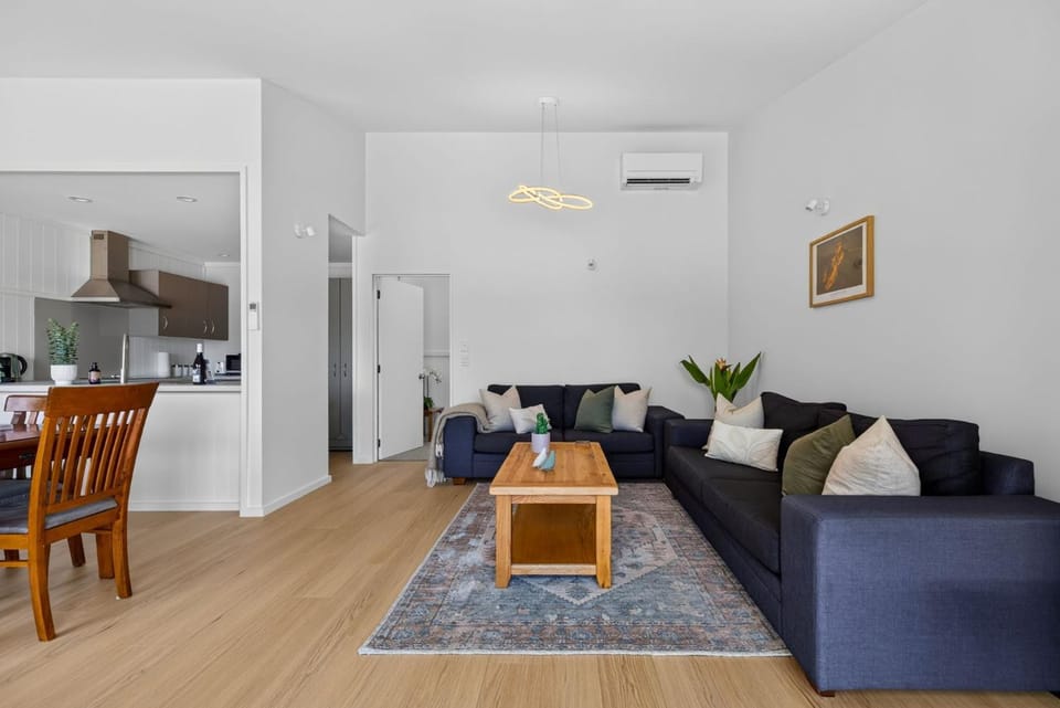 Magic on Malaghan with Lake Views Apartment in Queenstown