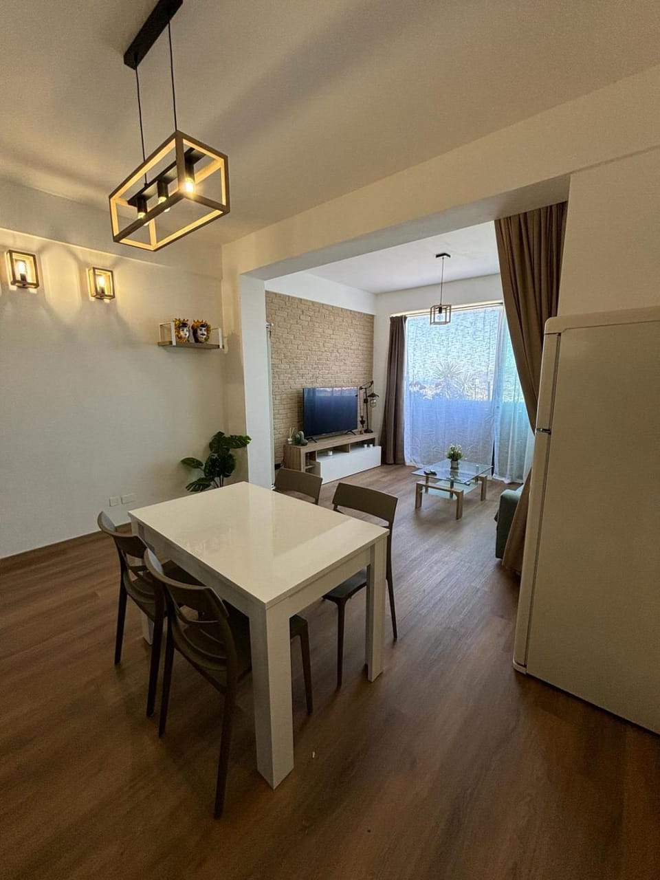 TV and multimedia, Living room, Seating area, Dining area