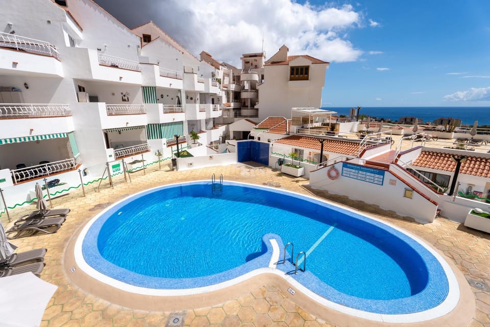 Property building, Patio, Pool view, Sea view, Swimming pool, sunbed
