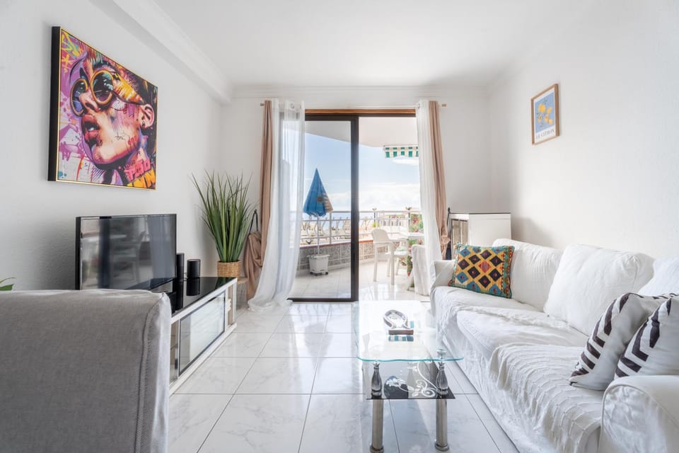 Communal lounge/ TV room, TV and multimedia, Living room, Seating area, Evening entertainment