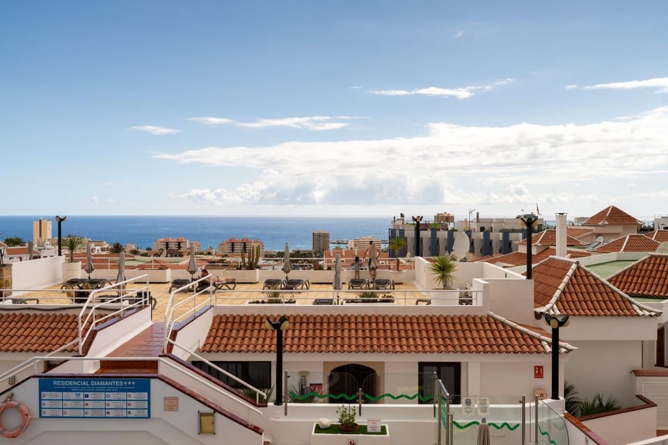 City view, Sea view