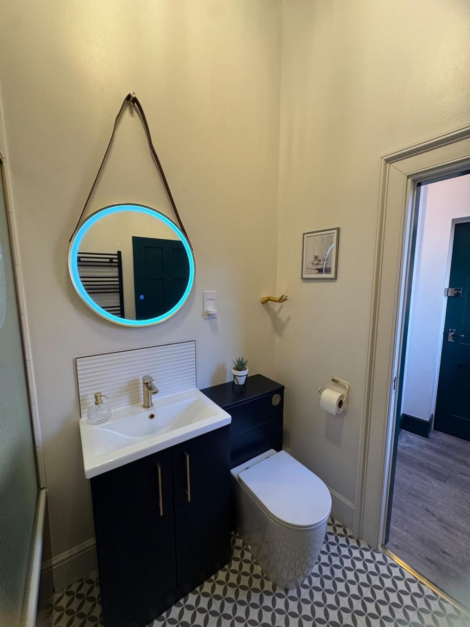 Newly refurbished, 2BD, 1Bath, Free Parking, Central Apartment in Gloucester