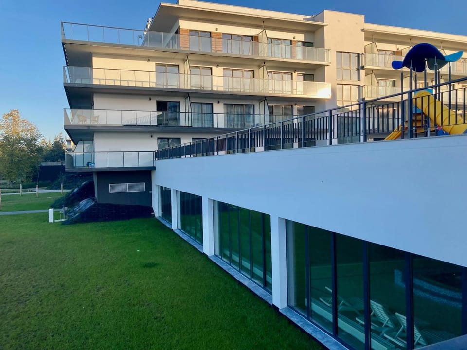 Property building, Spa and wellness centre/facilities