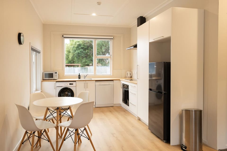 Dining area, kitchen