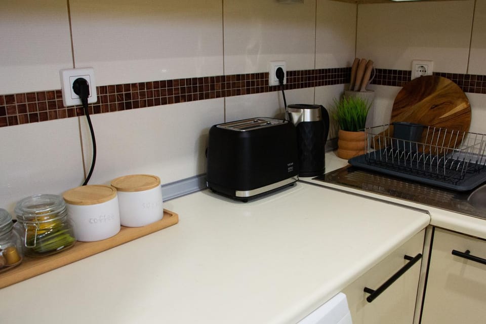 Coffee/tea facilities, toaster
